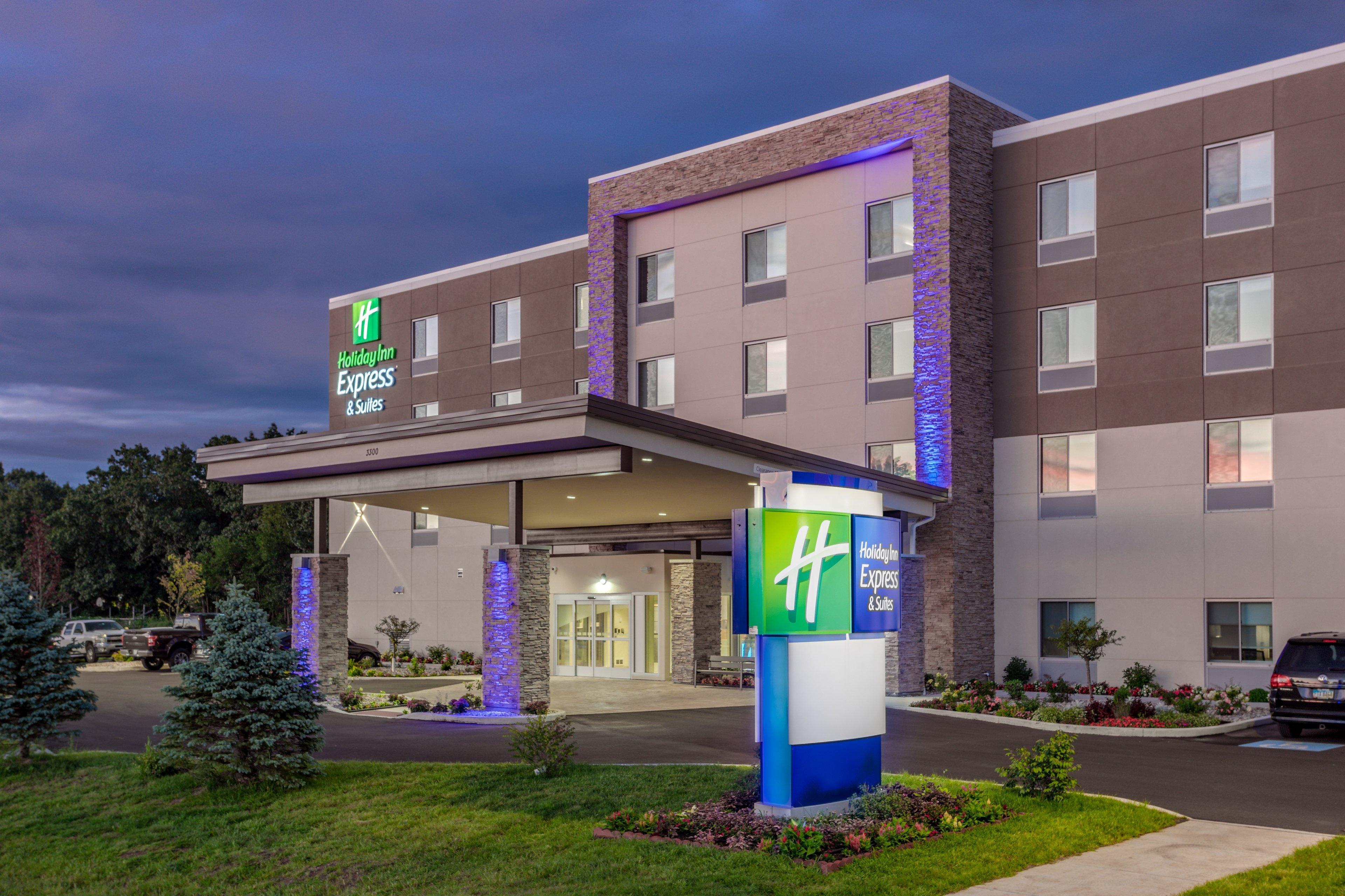 Holiday Inn Express & Suites - Elkhart North By Ihg Exterior foto