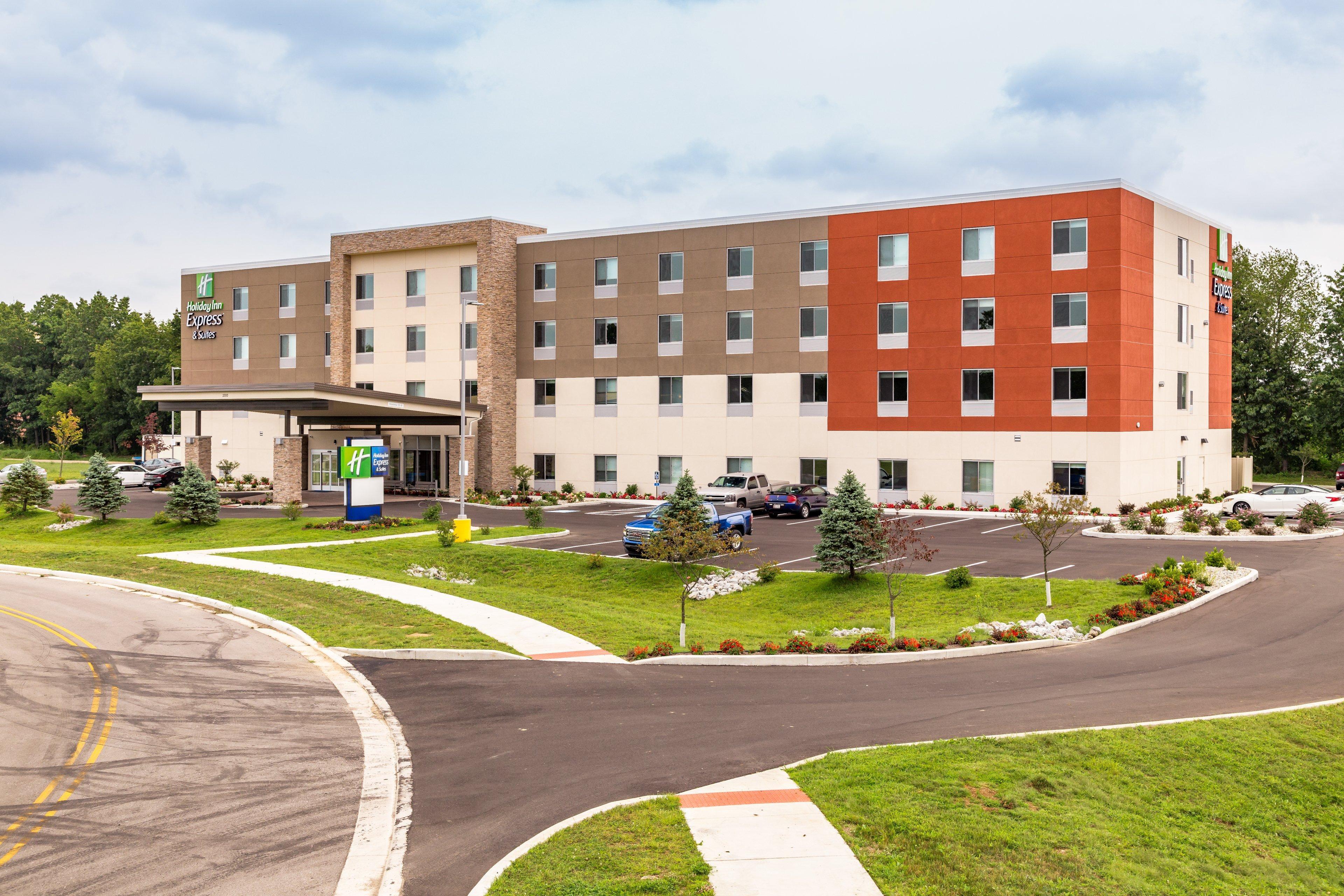 Holiday Inn Express & Suites - Elkhart North By Ihg Exterior foto